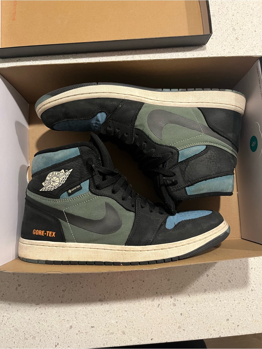 Jordan 1 GORE-TEX High-Top - Black / Green / Blue